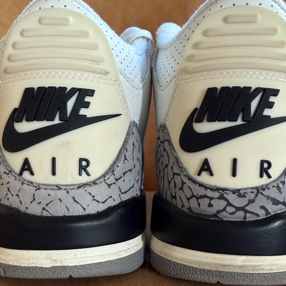 Retro Air Jordan 3 Summit Sneakers - Picture 4 of 8